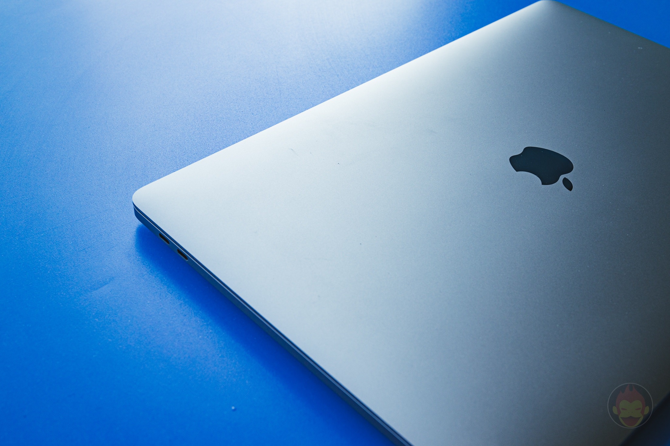 MacBook-Pro-2019-16inch-Review-BlueBackground-05.jpg
